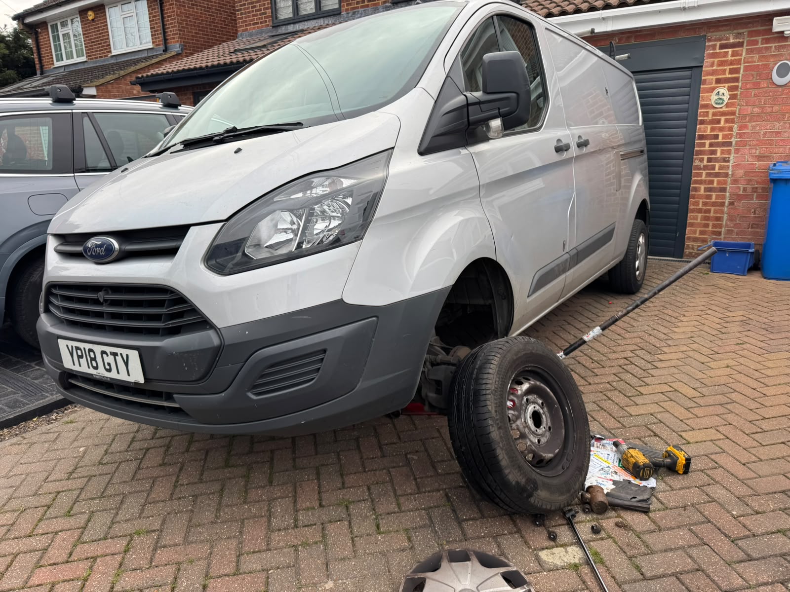 Ford Transit Custom van tyre replaced on a customer driveway